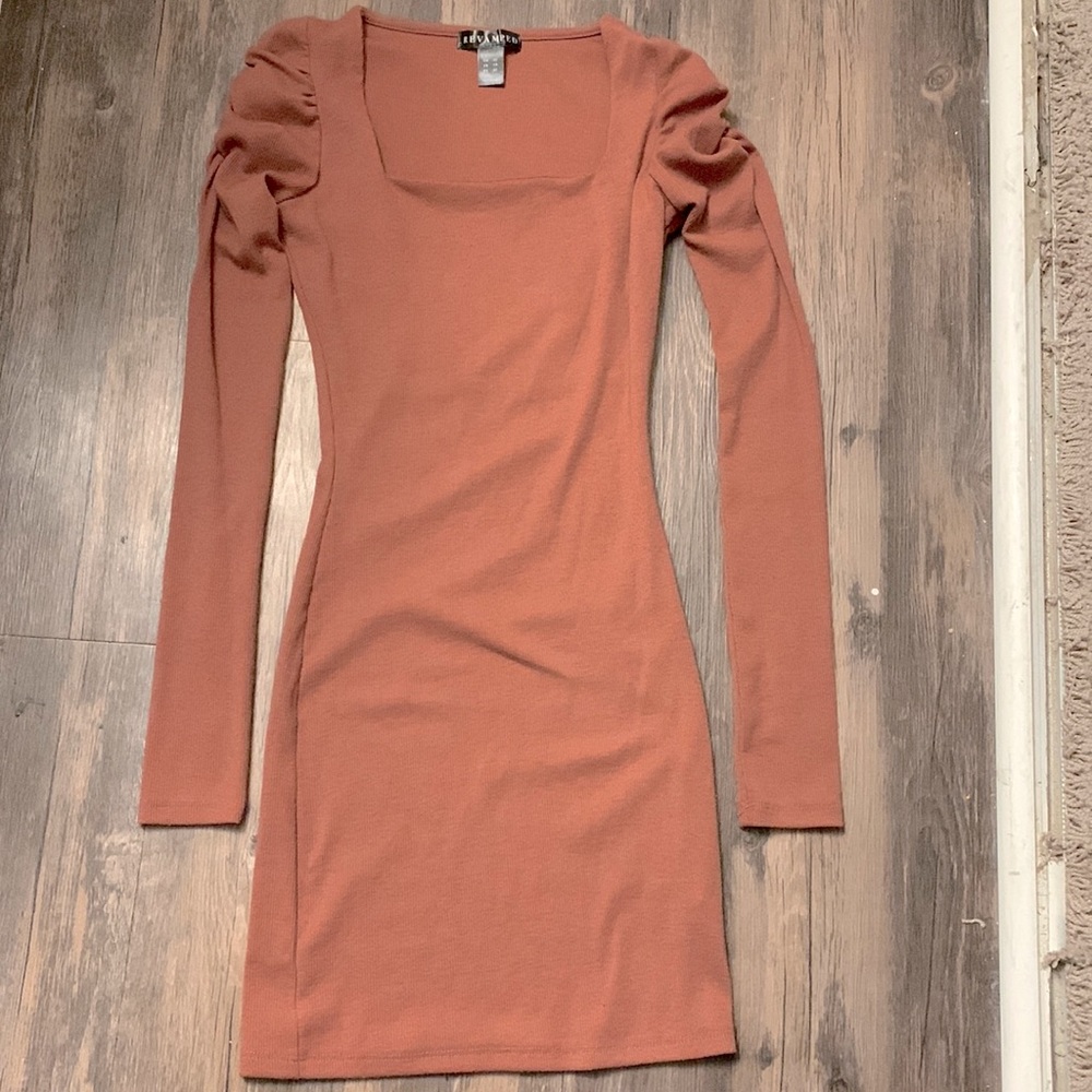 Puffed shoulder long sleeve dress
